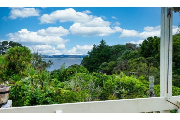 Photo of property in 18 Shelly Beach Road, Shelly Beach, Helensville, 0874