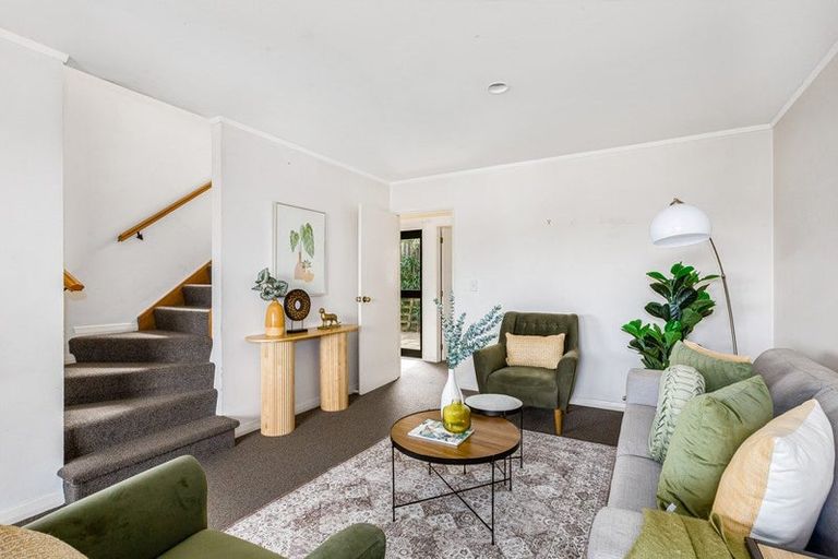 Photo of property in 21 Ladbrooke Drive, Newlands, Wellington, 6037