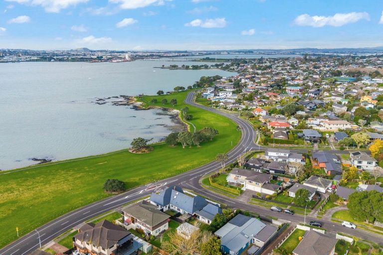 Photo of property in 81 Kiwi Esplanade, Mangere Bridge, Auckland, 2022