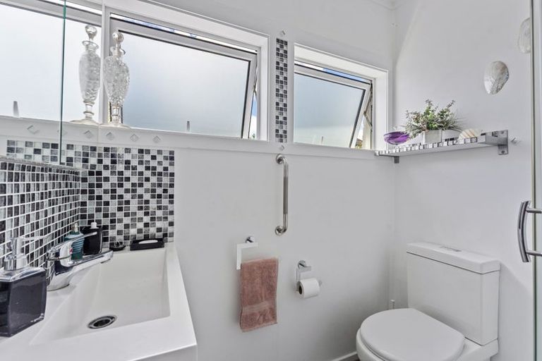 Photo of property in 3/4a Dallinghoe Crescent, Milford, Auckland, 0620