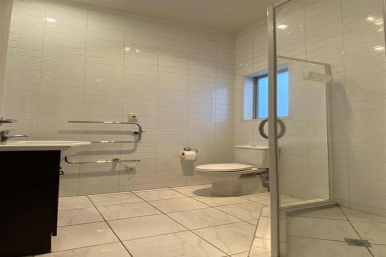 Photo of property in 5 Canyon Drive, Oteha, Auckland, 0632