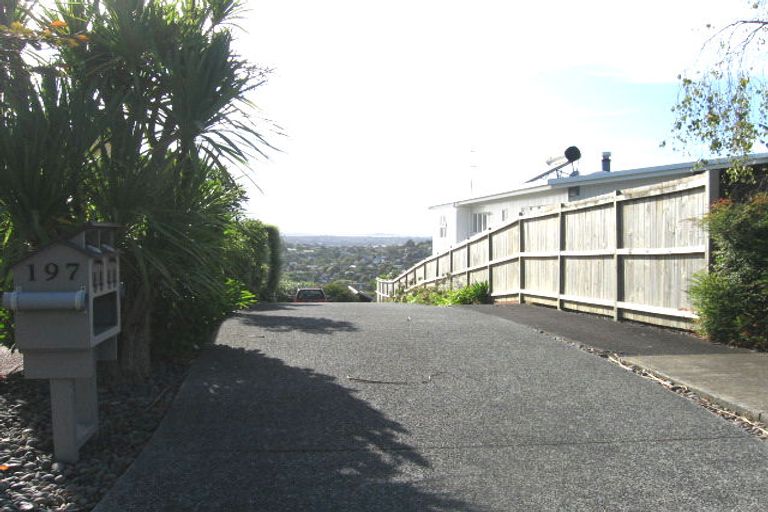 Photo of property in 2/197 Glenfield Road, Hillcrest, Auckland, 0627