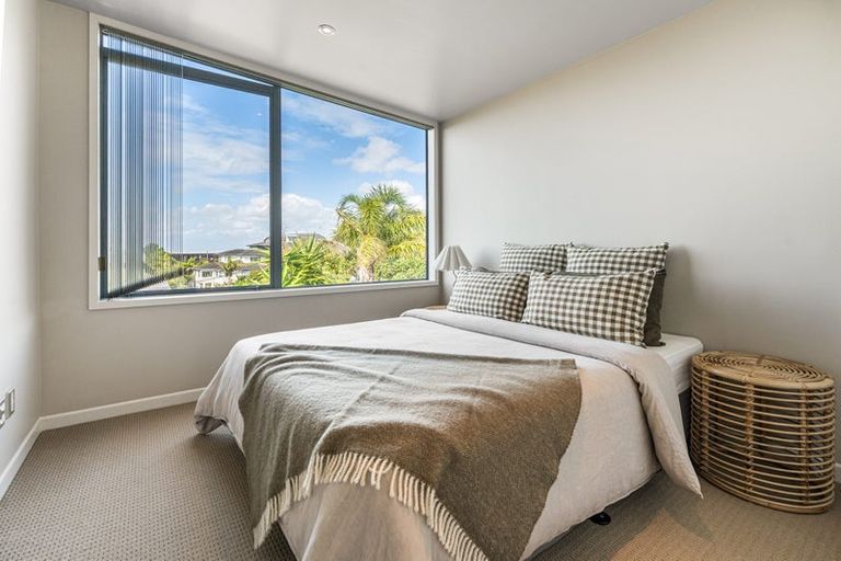 Photo of property in 18a Eastcliffe Road, Castor Bay, Auckland, 0620
