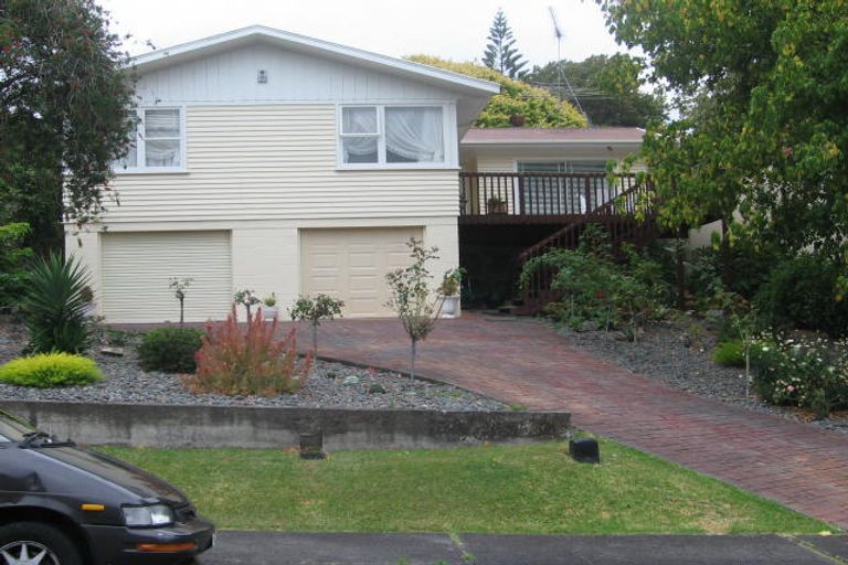 Photo of property in 20 Sovereign Place, Glenfield, Auckland, 0629
