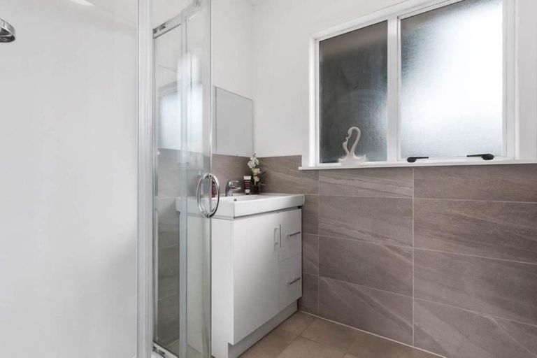 Photo of property in 56 Lynwood Road, New Lynn, Auckland, 0600