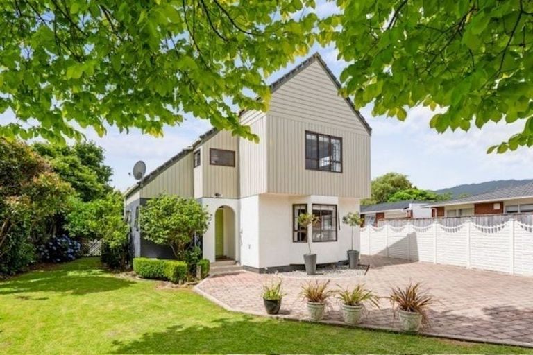 Photo of property in 261 Te Moana Road, Waikanae, 5036