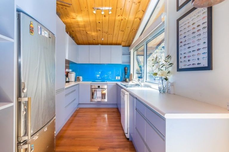 Photo of property in 2/58 Cliff Road, Torbay, Auckland, 0630