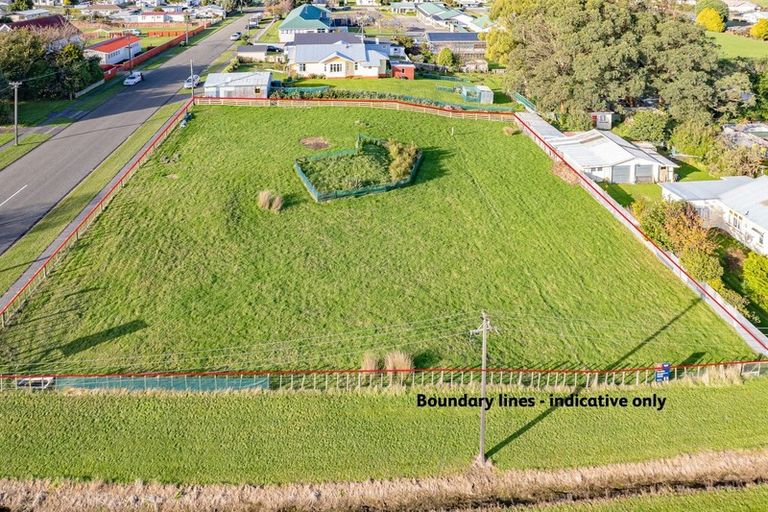 Photo of property in 29 Brassey Street, Waverley, 4510