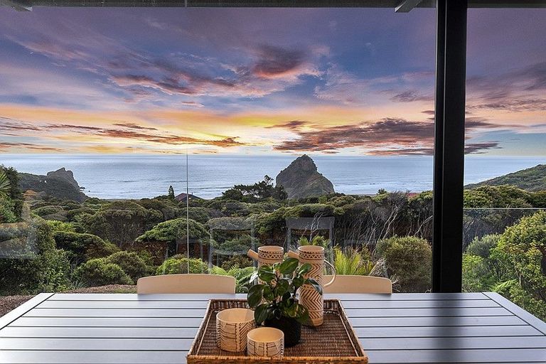 Photo of property in 124a Seaview Road, Piha, New Lynn, 0772