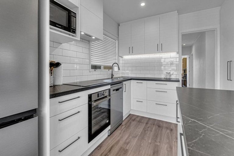 Photo of property in 32 Bentley Street, Russley, Christchurch, 8042