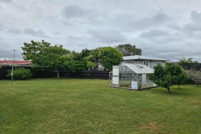 Photo of property in 25 Truby King Street, Merrilands, New Plymouth, 4312