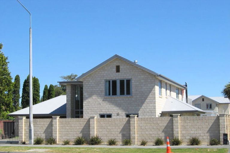 Photo of property in 133a Memorial Avenue, Burnside, Christchurch, 8053