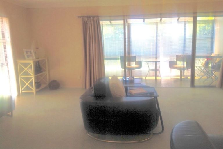 Photo of property in 1/4 Shakespeare Road, Milford, Auckland, 0620