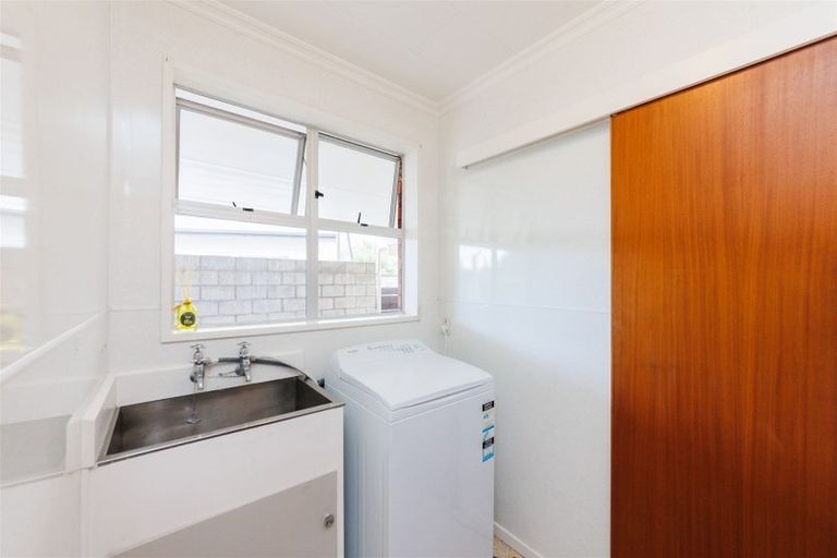 Photo of property in 20 Westhaven Grove, Takaro, Palmerston North, 4412