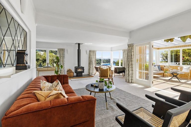 Photo of property in 25 Tai Paku Paku Road, Karaka Bays, Wellington, 6022