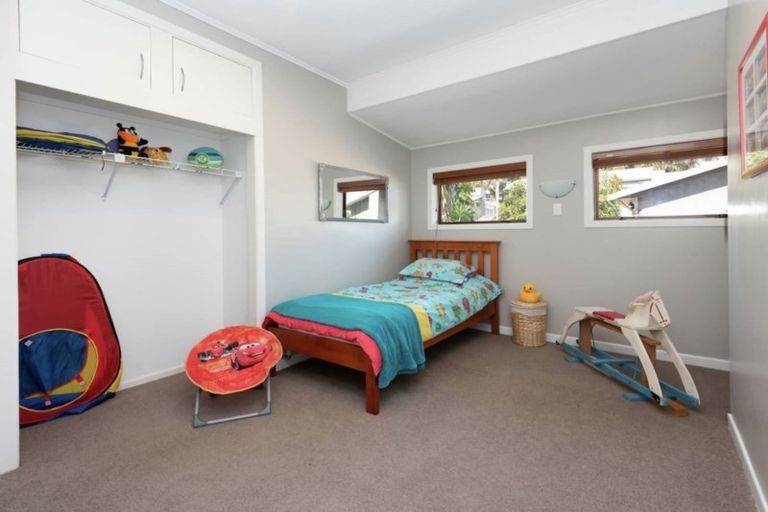 Photo of property in 54 Hattaway Avenue, Bucklands Beach, Auckland, 2012