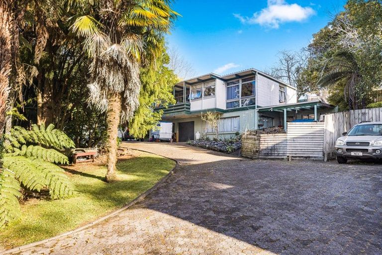 Photo of property in 5 Takapu Street, Henderson, Auckland, 0612