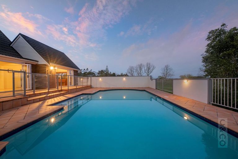 Photo of property in 30 Riverland Road, Kumeu, 0892