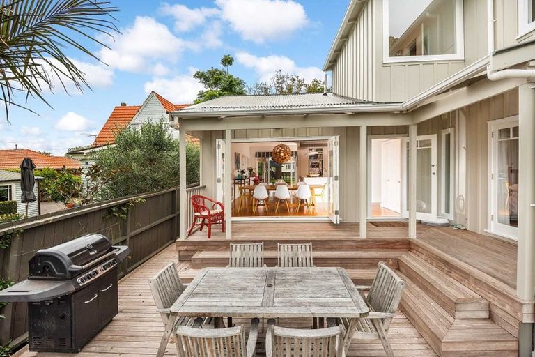 Photo of property in 69 Ngataringa Road, Devonport, Auckland, 0624