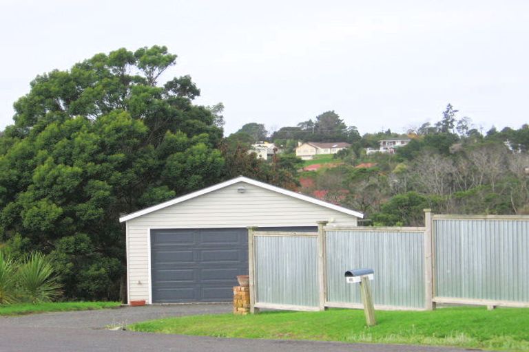 Photo of property in 9b Olwyn Place, Greenhithe, Auckland, 0632
