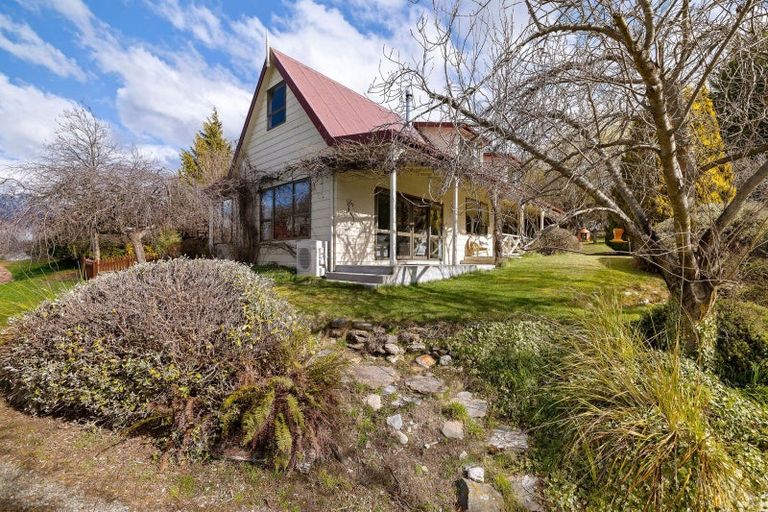Photo of property in 35 Mountain View Road, Dalefield, Queenstown, 9371