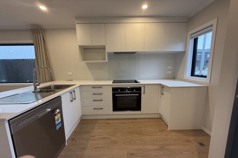 Photo of property in 2/125b Metcalfe Road, Ranui, Auckland, 0612