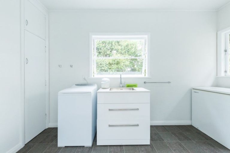 Photo of property in 546 Featherston Street, Roslyn, Palmerston North, 4414