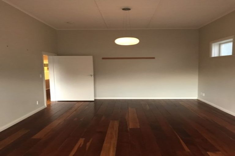 Photo of property in 108 Oriental Parade, Oriental Bay, Wellington, 6011