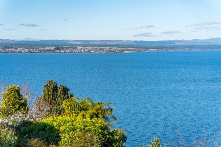 Photo of property in 43 Wakeman Road, Acacia Bay, Taupo, 3330