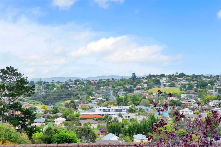 Photo of property in 42 Glenbervie Crescent, Massey, Auckland, 0614