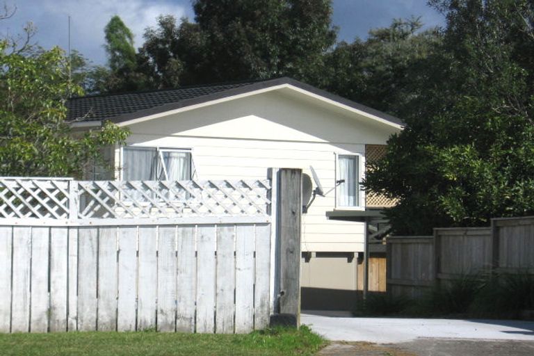 Photo of property in 15 Styca Place, Sunnyvale, Auckland, 0612