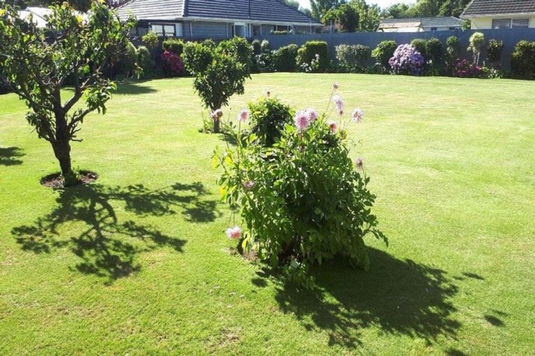Photo of property in 107 Grimseys Road, Redwood, Christchurch, 8051