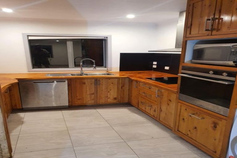 Photo of property in 198 Glengarry Road, Glen Eden, Auckland, 0602