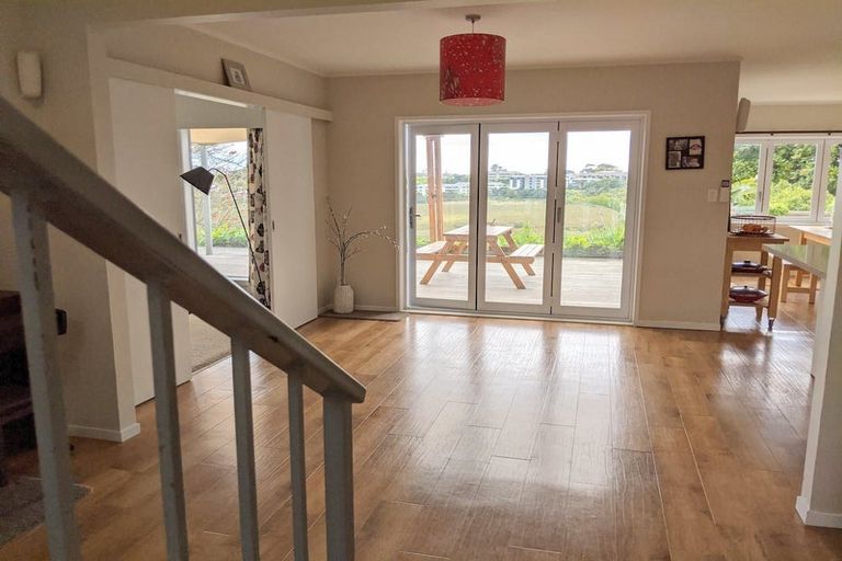 Photo of property in 90 Exmouth Road, Northcote, Auckland, 0627