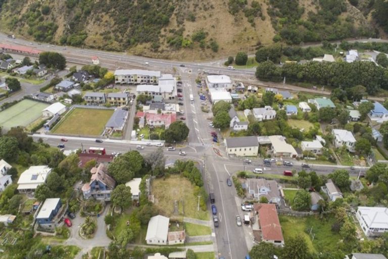 Photo of property in 1 Wellington Road, Paekakariki, 5034