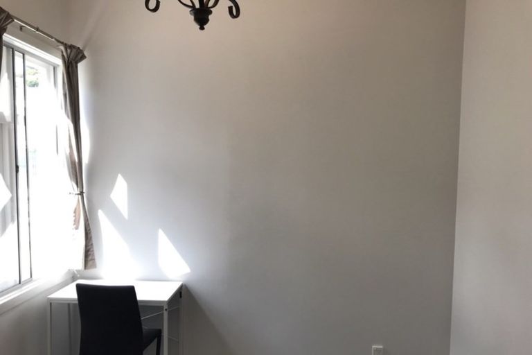 Photo of property in 7 Fallowfield Avenue, Mount Victoria, Wellington, 6011