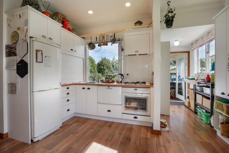 Photo of property in 20 Ihle Street, Terrace End, Palmerston North, 4410