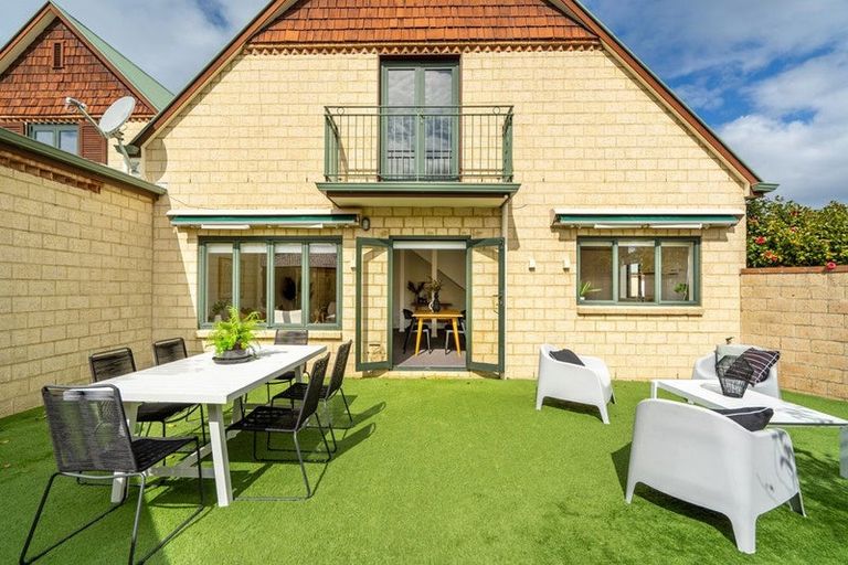 Photo of property in 4/52 Taharoto Road, Takapuna, Auckland, 0622