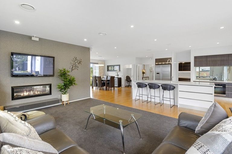 Photo of property in 2 Greenbank Place, Parklands, Christchurch, 8083