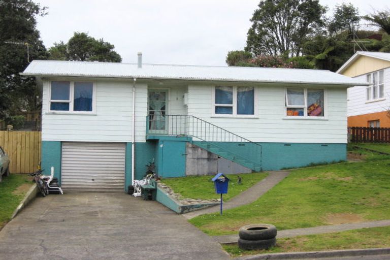 Photo of property in 11 Brixham Place, Merrilands, New Plymouth, 4312
