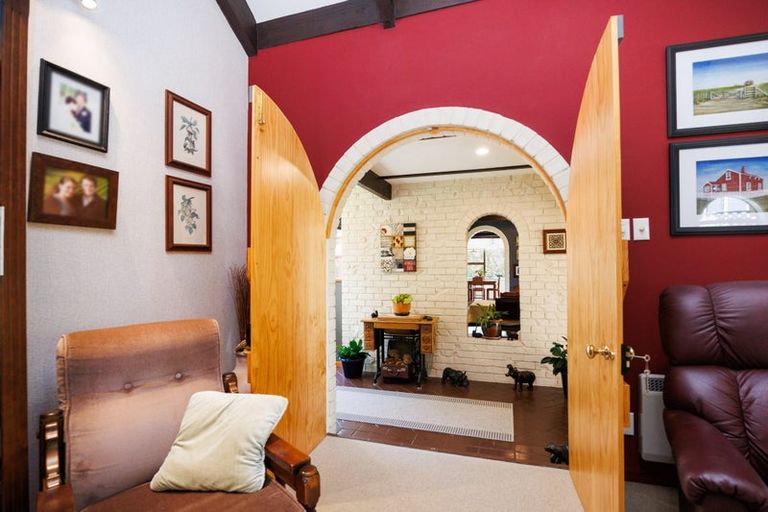 Photo of property in 101 Clifton Terrace, Fitzherbert, Palmerston North, 4410