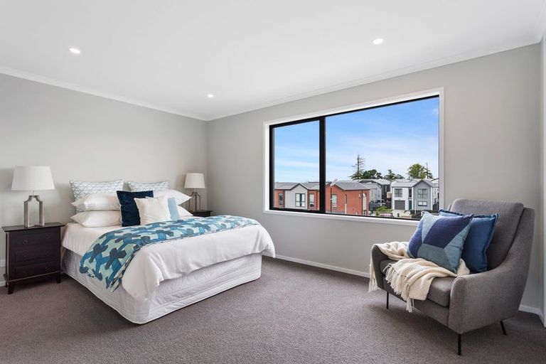 Photo of property in 2/1 Ko Roa Lane, Hobsonville, Auckland, 0616