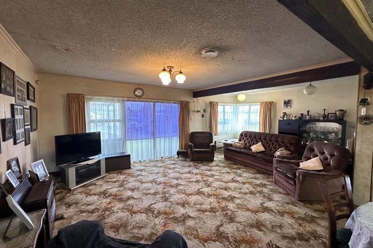 Photo of property in 14 Blake Street, Waitara, 4320