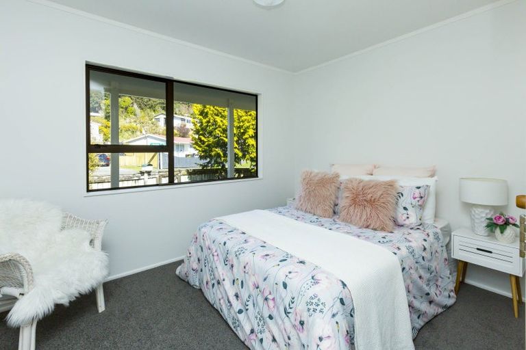 Photo of property in 1 Moonstone Grove, Birchville, Upper Hutt, 5018
