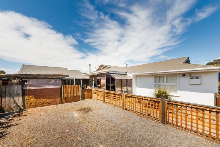 Photo of property in 11 Koura Street, Tangimoana, 4822