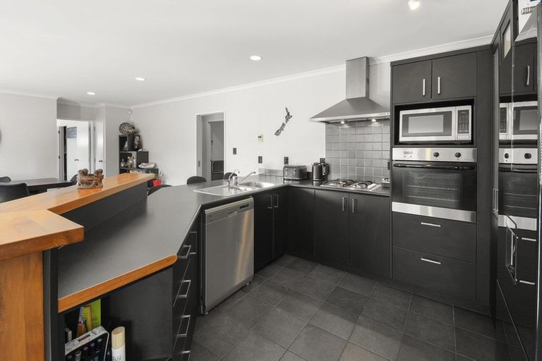 Photo of property in 25 Croftview Road, Wattle Downs, Auckland, 2103