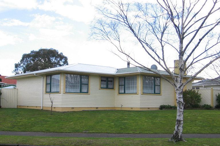 Photo of property in 4 Parkland Crescent, Terrace End, Palmerston North, 4410
