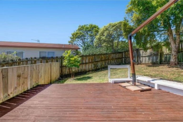 Photo of property in 14 Mallard Place, Unsworth Heights, Auckland, 0632