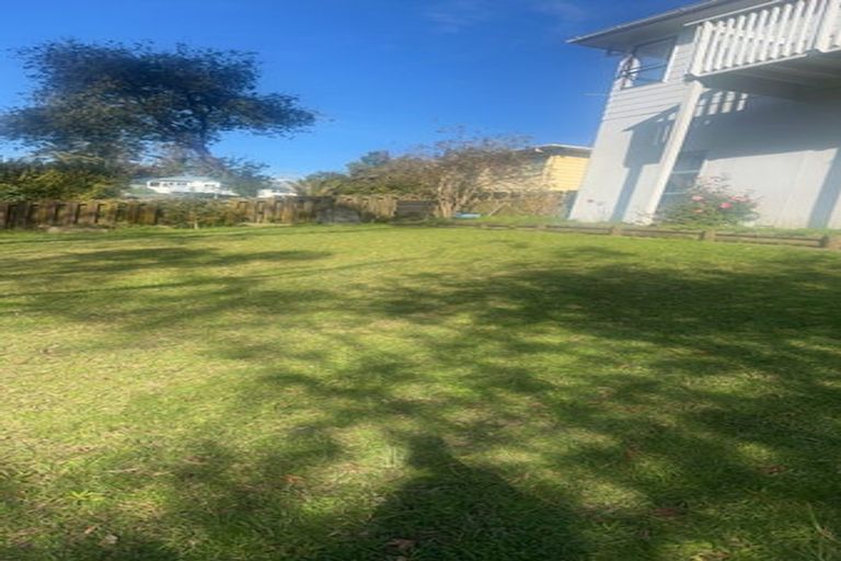 Photo of property in 22 Jenanne Place, Totara Vale, Auckland, 0629