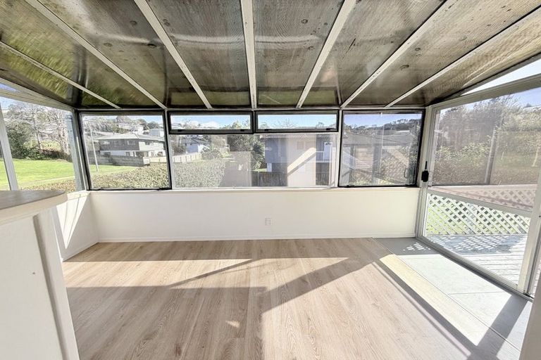 Photo of property in 14 Heather Place, Sunnynook, Auckland, 0620